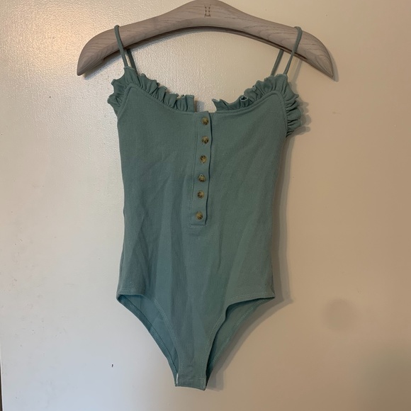 Goodnight Macaroon Kacie ruffle ribbed body suit - Picture 2 of 4